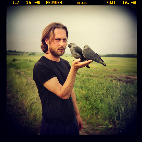 Andrzej z ptakiem... fotografia analogowa...
